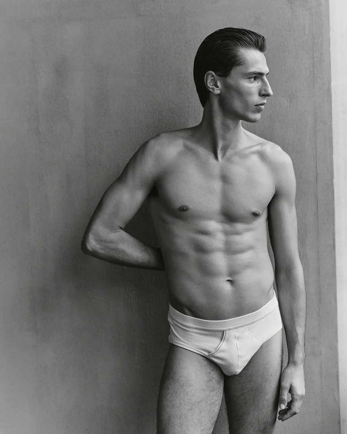 Brief Etor | Man standing in profile is wearing Etor briefs made of organic cotton | HEMEN Biarritz | home