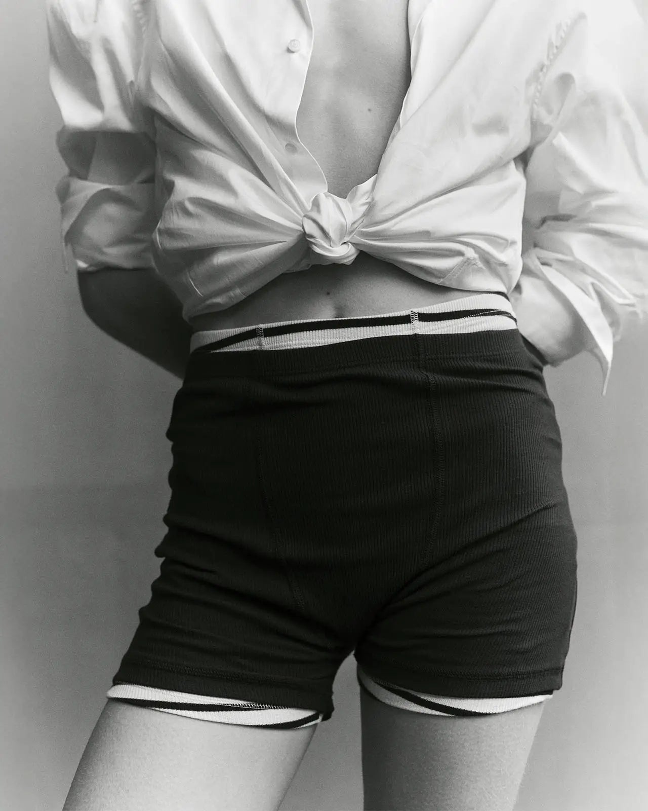 organic cotton underwear | Woman standing wearing a women boxer brief Jone | HEMEN Biarritz | home