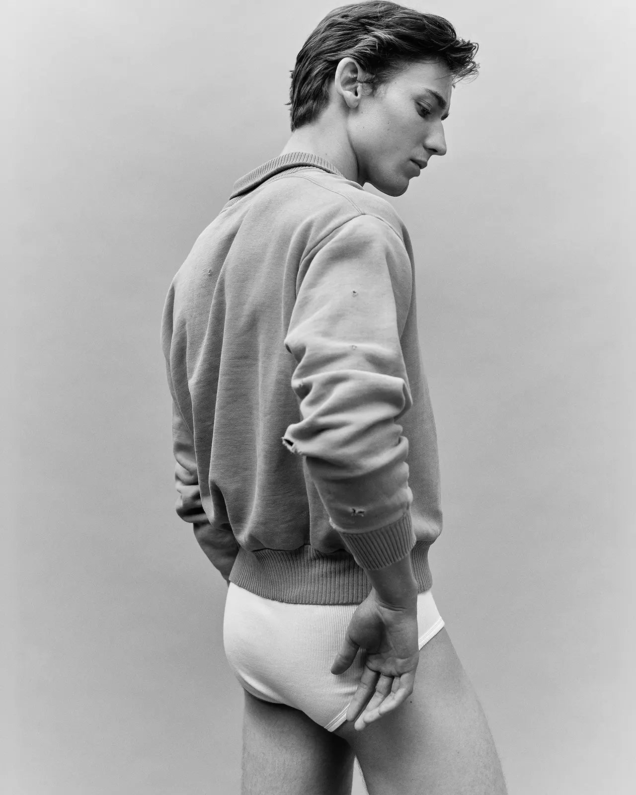 Man in profile wearing the Etor off white organic cotton brief, made in Portugal | Hemen Biarritz